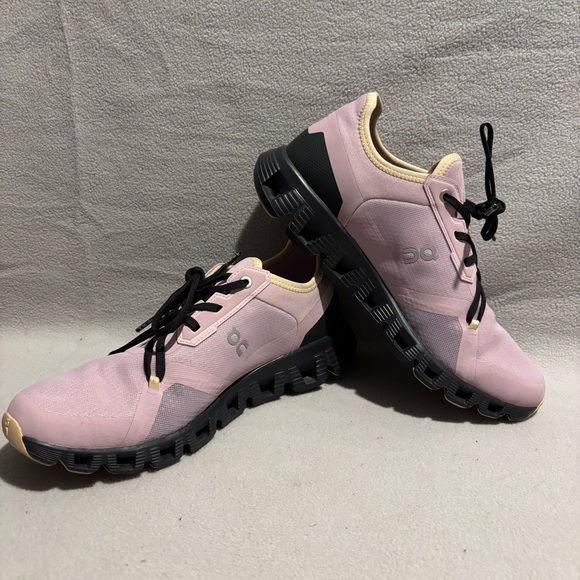 On Cloud Women’s Running Sneakers Light Purple Color with Black Soles size 9.5 - Picture 1 of 8